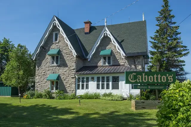 Cabottos is looking for cooks.