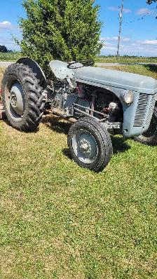 tractor and equipment - Photo 2