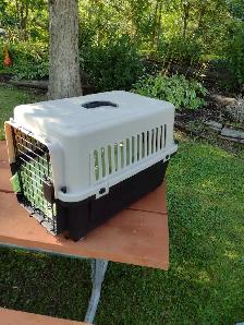 Like new cat carrying cage
