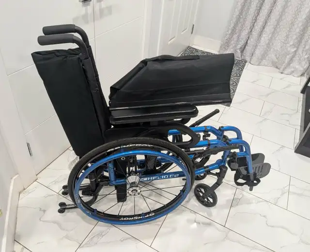 Motion Composites Helio C2 Carbon Fiber Wheelchair - 18' x 20'