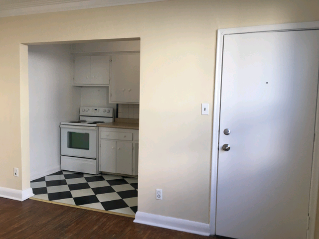 $1450 - 2 bedrooms apt, big roof patio - water heat included