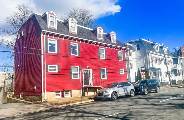 TWO-LEVEL APARTMENT ACROSS FROM HALIFAX COMMONS - 5813 CUNARD ST
