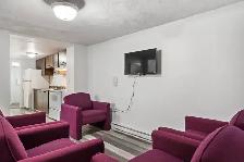 P3 AP6 - 3 BEDROOMS – FULLY FURNISHED | ALL UTILITIES INCLUDED - Photo 3
