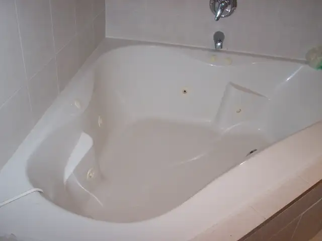 Large room private washroom all inclusive Yonge Subway