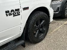 2022 Ram 1500 Classic CLASSIC EXPRESS QUAD CAB 4X4/NAVIGATION/BA - Photo 22