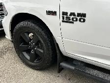 2022 Ram 1500 Classic CLASSIC EXPRESS QUAD CAB 4X4/NAVIGATION/BA - Photo 24