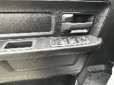 2022 Ram 1500 Classic CLASSIC EXPRESS QUAD CAB 4X4/NAVIGATION/BA - Photo 32