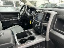 2022 Ram 1500 Classic CLASSIC EXPRESS QUAD CAB 4X4/NAVIGATION/BA - Photo 43