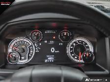 2021 Ram 1500 Classic Express 4x4 Crew Cab 5'7' Box | NO ACCIDEN - Photo 15