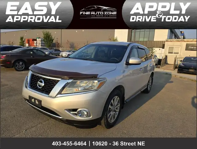 2014 Nissan Pathfinder S | 4WD, Low KM