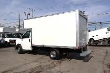 GMC Savana Cargo CUBE 12 PIEDS DECK 6.6 LITRES 11 KM / CAMION NE - Photo 8