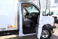 GMC Savana Cargo CUBE 12 PIEDS DECK 6.6 LITRES 11 KM / CAMION NE - Photo 15