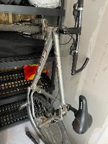 Vélo montagne double suspension GT