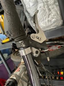 Vélo montagne double suspension GT - Photo 9