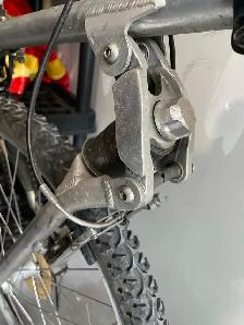 Vélo montagne double suspension GT - Photo 10