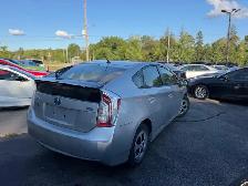 2014 Toyota Prius 5dr HB LOWEST KM IN CANADA | NO ACCIDENT - Photo 9