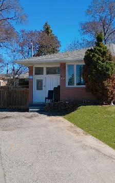 3 bed 1 Bath House Newmarket $2400 - Photo 2