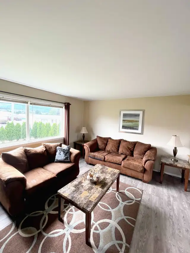 3-Bedroom 1-Bathroom l 10 Little Wedeene Street l Townhouse