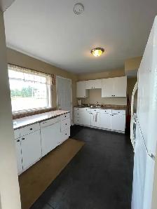 3-Bedroom 1-Bathroom l 10 Little Wedeene Street l Townhouse - Photo 5