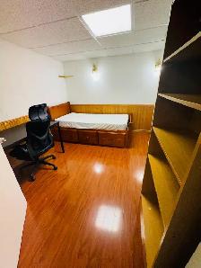 Stylish Furnished Room in the Heart of Erin Mills - Photo 2