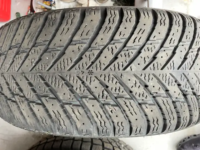 1x pneu hiver 205/55R16 Nokian