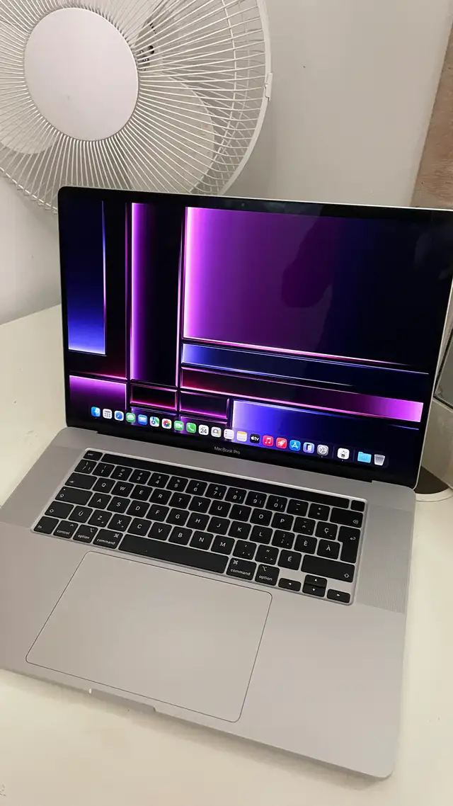 Macbook Pro 16 Inch 2019 i7 500G 16G Ram