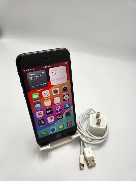 iPhone SE 2nd Gn2020  64gb Black 84% 3 Months Warranty W/Charger