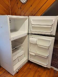 Frigidaire Fridge 28 ' - Photo 2