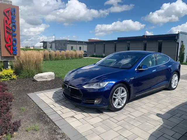 2015 Tesla Model S 85D $251.06 Bi-weekly