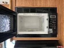 2009 FLEETWOOD PROWLER 2702BS Travel Trailer - Photo 12