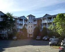 2 Bedroom plus Den 2 Level 80 Camelot Lane October 1st