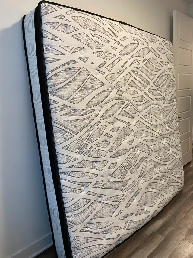 Matelas King & Queen à Vendre — Propres, Confortables