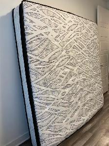 Matelas King & Queen à Vendre — Propres, Confortables