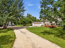 Move-In Ready Acreage in St Andrews! - Photo 3