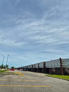 $11, ENTREPÔT 2,000 PIEDS ET PLUS À LOUER À LAVAL, $11 - Photo 2