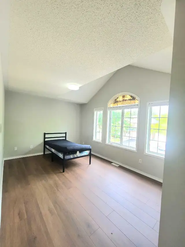 Rooms Available For Rent