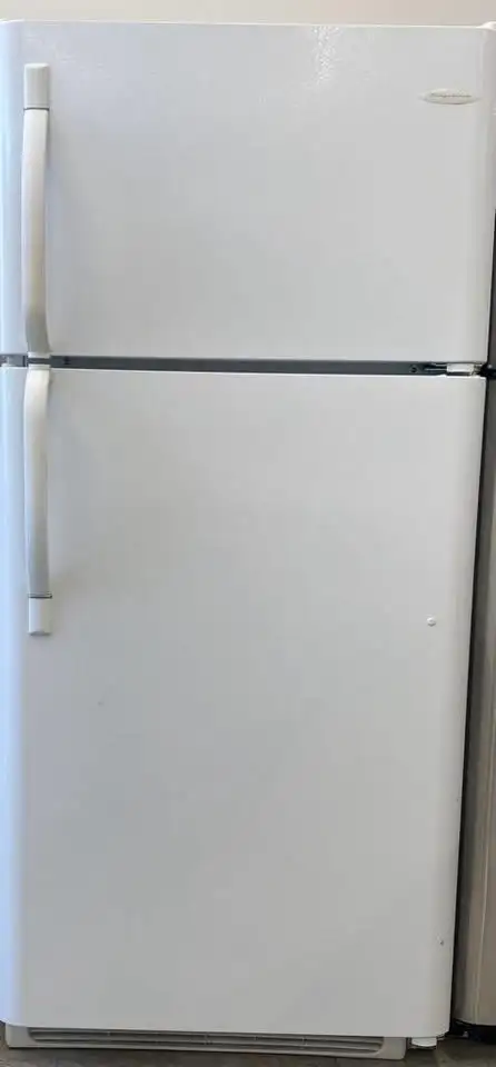 Frigidaire Fridge, white midsize frost - free model,