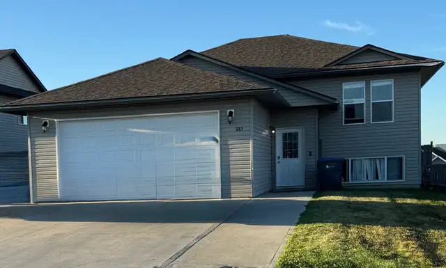 AVAILABLE NOW, NEWER 3 BEDROOM W/DBL GRG & FCD YD, BEST AREA