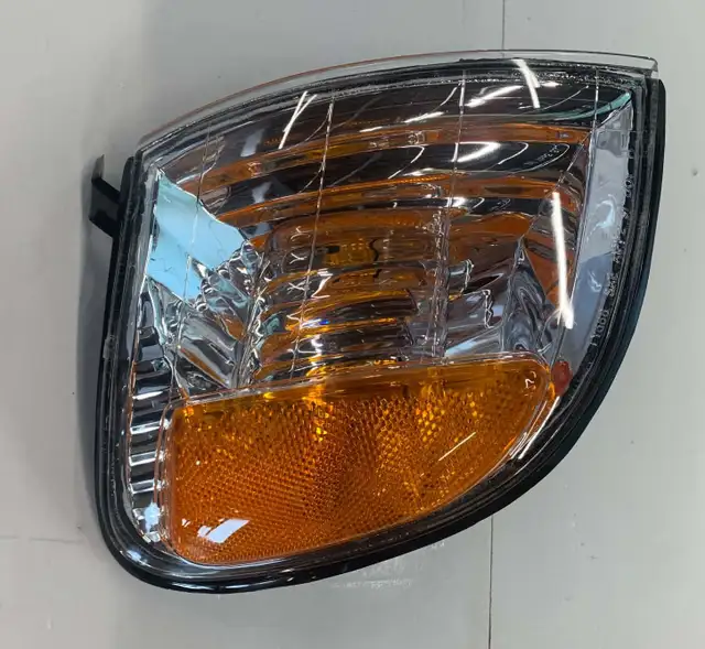 Eagle Eyes TY688-B000R Parking and Signal Light