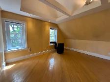 1 bedroom apartment in century home - Photo 3