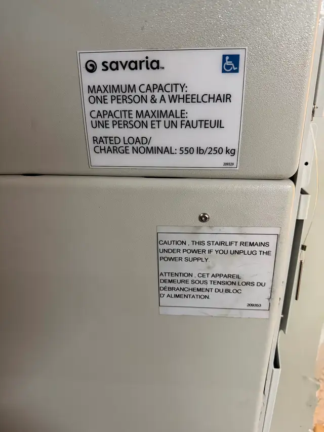 sell Savaria wheelchair/vertical platform lift for 1000$