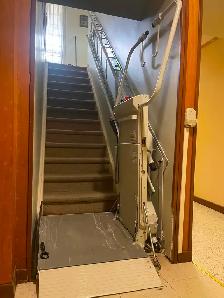 sell Savaria wheelchair/vertical platform lift for 1000$ - Photo 3