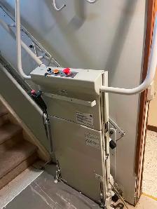 sell Savaria wheelchair/vertical platform lift for 1000$ - Photo 4