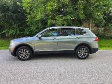 2018 Volkswagen Tiguan ComfortlinePanoramic Roof , Apple CarPlay