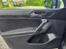 2018 Volkswagen Tiguan ComfortlinePanoramic Roof , Apple CarPlay - Photo 28