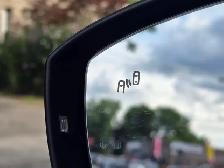 2018 Volkswagen Tiguan ComfortlinePanoramic Roof , Apple CarPlay - Photo 31