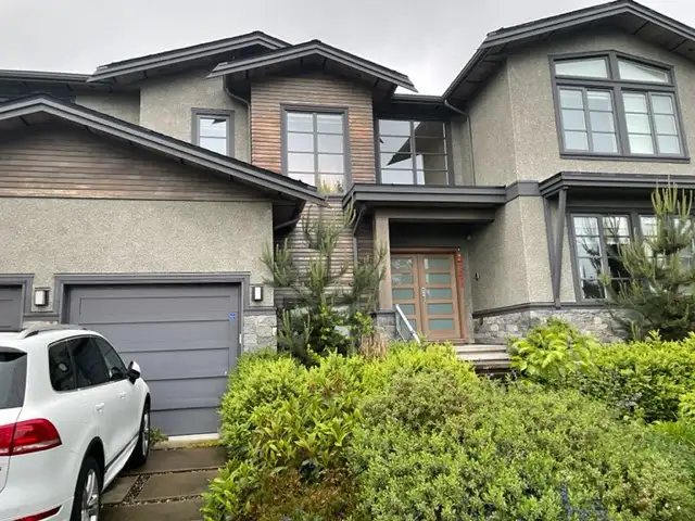 Bright & Spacious Room   Private Bath in North Burnaby $1,175