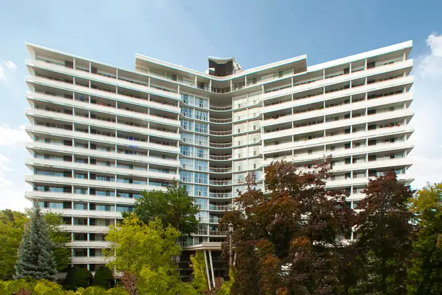 Premium, Waterfront 2-Bedroom for Rent in Burlington!