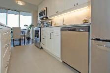 Premium, Waterfront 2-Bedroom for Rent in Burlington! - Photo 18