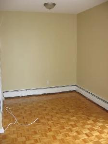 Bachelor/Studio, 1 Bathroom. Sept 1. Close to Tunney's Pasture. - Photo 2